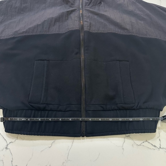 Fabletics Bobbie Glam Colorblock Cropped Jacket Black Full Zip size Large - Picture 14 of 16